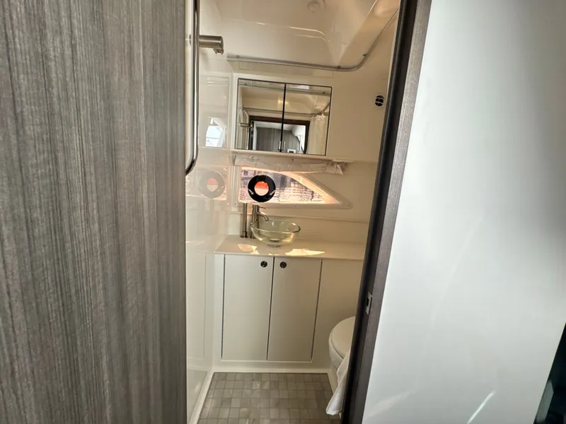 Slide: The Image of Sea Ray Sundancer 320 Outboard 2027 - 32