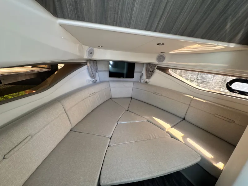 Slide: The Image of Sea Ray Sundancer 320 Outboard 2027 - 29