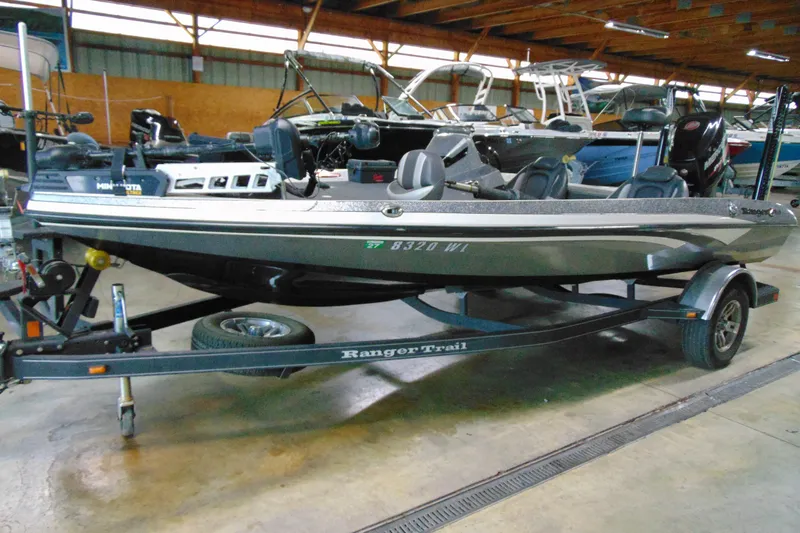 The Image of 2018 Ranger Z185 boat on trailer in indoor showroom. - 1