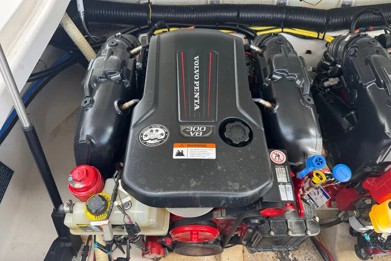 Slide: The Image of Volvo Penta 300 V8 engine in 2017 Four Winns H290 boat. - 15