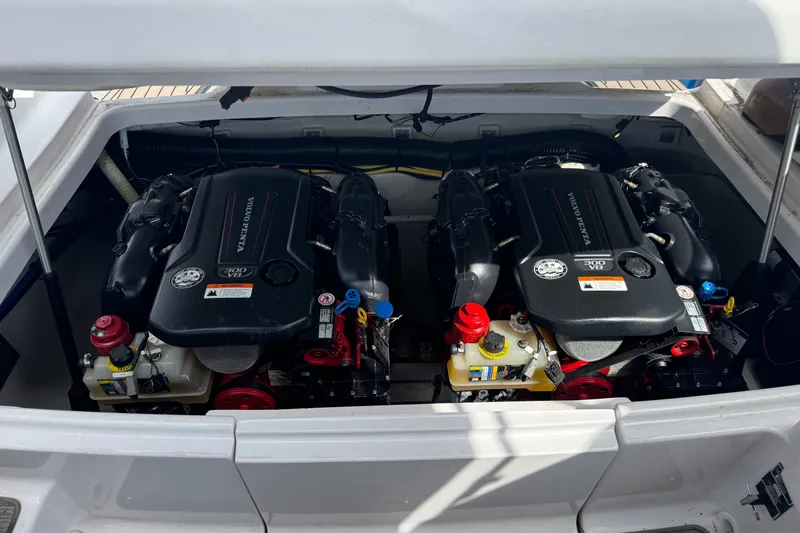 Slide: The Image of Twin Volvo Penta engines in a 2017 Four Winns H290 boat. - 14