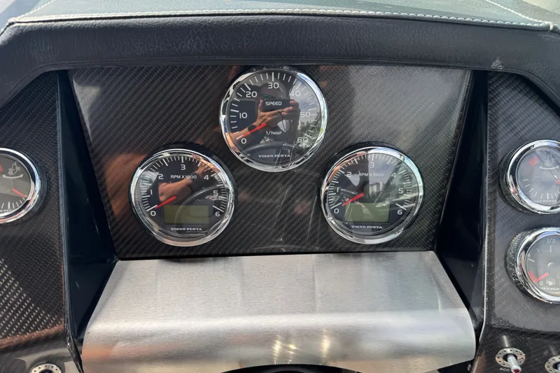 Slide: The Image of Dashboard of 2017 Four Winns H290 boat with Volvo Penta gauges and carbon fiber finish. - 21
