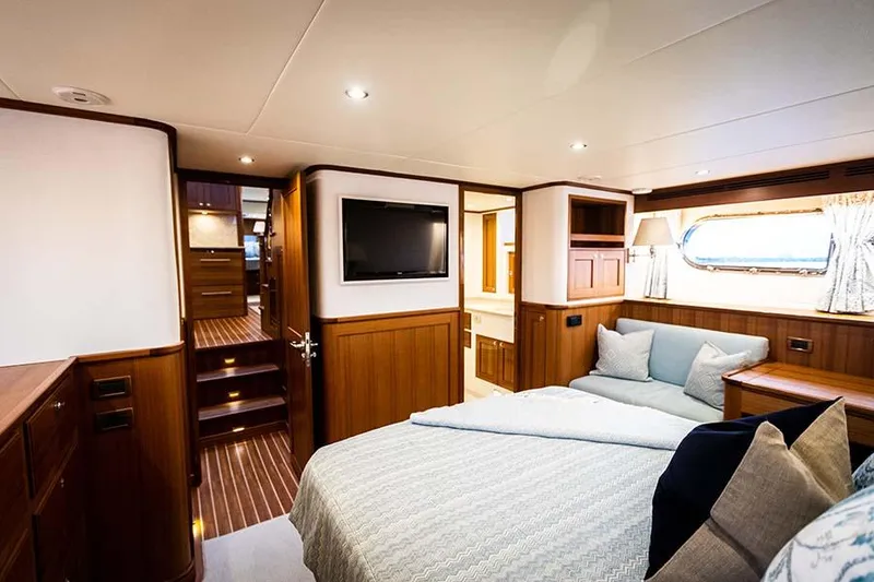 Slide: The Image of Hunt Ocean 63 Flybridge 2020 - 63