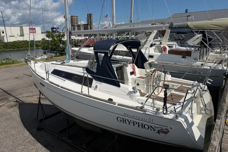 Slide: The Image of 2009 Beneteau Oceanis 31 sailboat docked, featuring sleek design and modern amenities. - 1