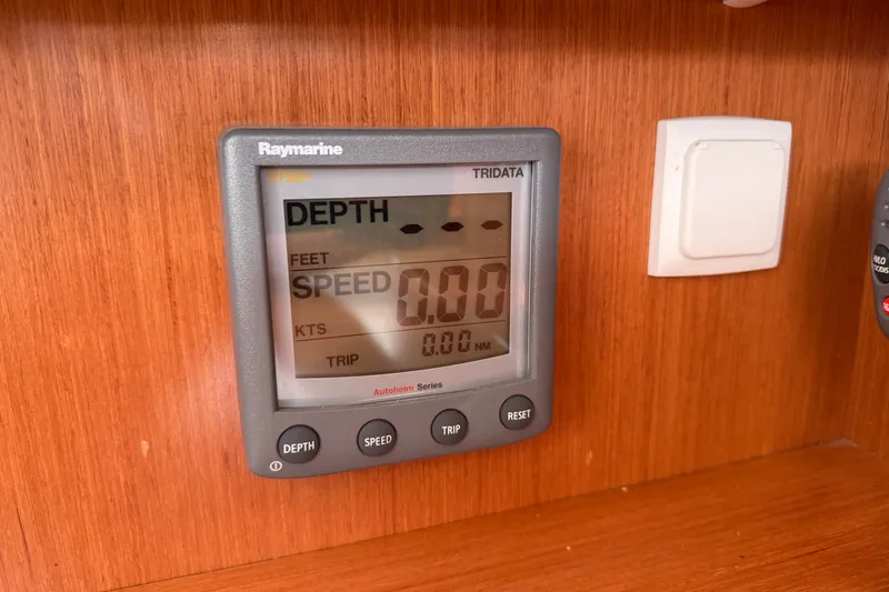 Slide: The Image of Raymarine Tridata display on 2009 Beneteau Oceanis 31 yacht, showing depth and speed. - 38