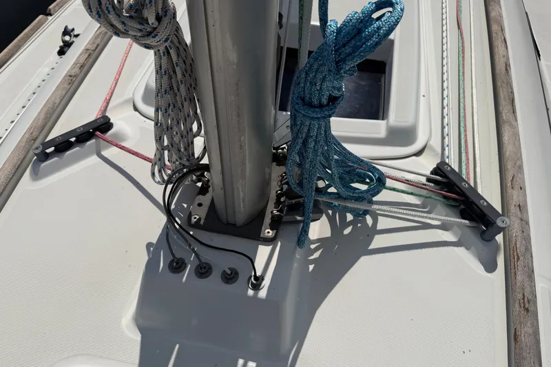 Slide: The Image of Deck of 2009 Beneteau Oceanis 31 sailboat with ropes and fittings. - 18