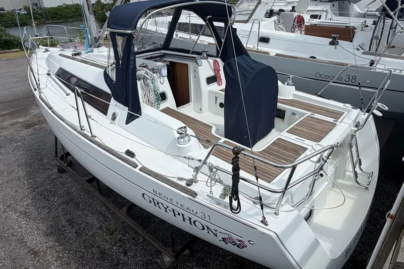 Slide: The Image of 2009 Beneteau Oceanis 31 sailboat docked, featuring sleek design and spacious deck. - 5