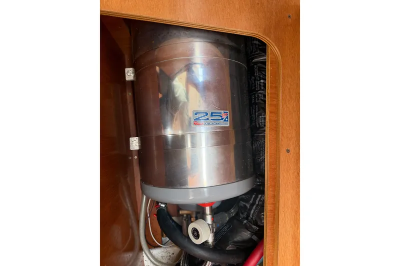 Slide: The Image of Beneteau Oceanis 31 (2009) engine compartment with a 25L water heater. - 27