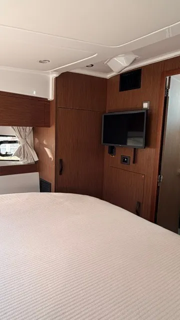 Slide: The Image of Beneteau Antares 11 2025 - 28