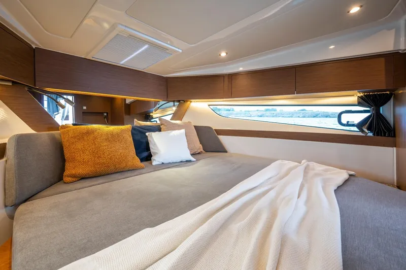 Slide: The Image of Beneteau Antares 11 2025 - 48