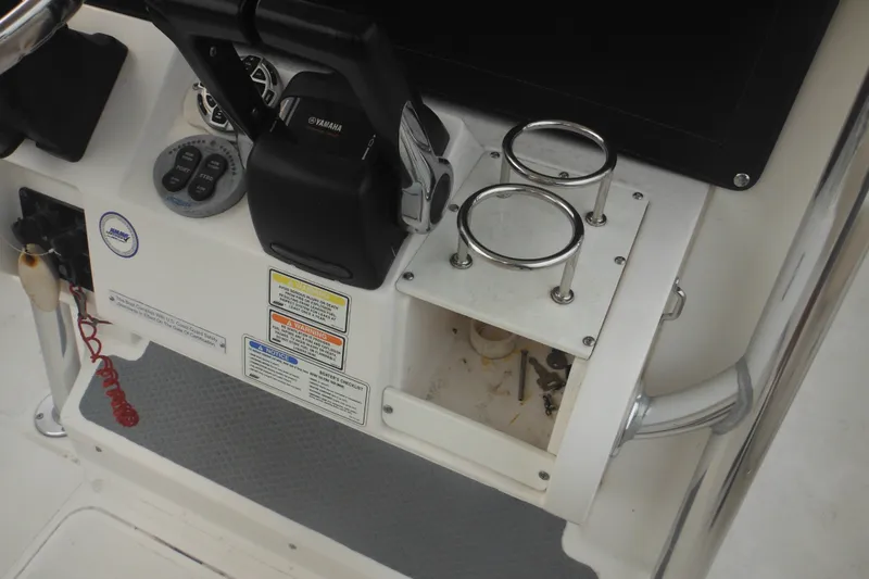 Slide: The Image of Control panel of a 2006 Southport 26 Center Console boat with Yamaha throttle. - 33