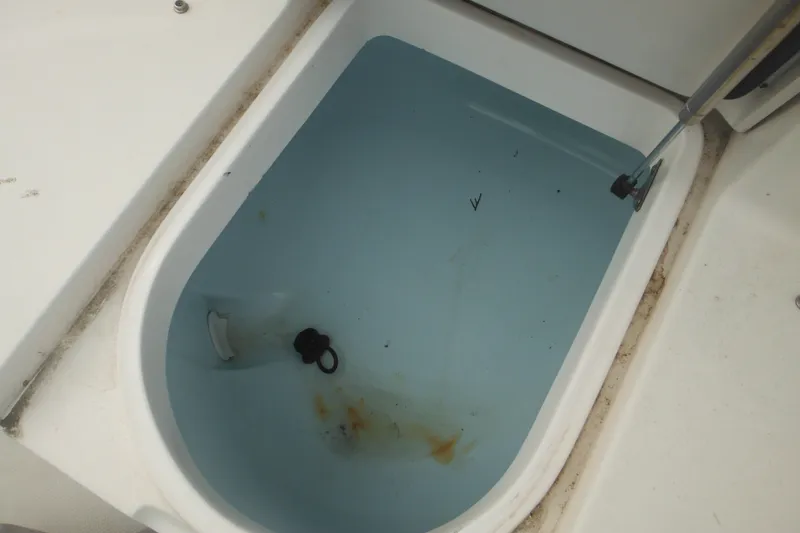 Slide: The Image of Livewell compartment in 2006 Southport 26 Center Console boat, partially filled with water. - 34