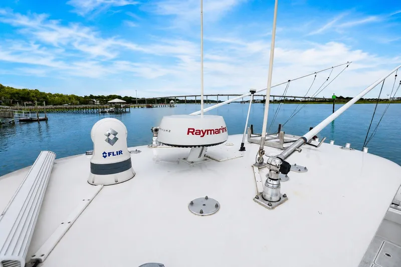 Slide: The Image of 2014 Freeman 37 boat with Raymarine and FLIR equipment on calm water. - 15