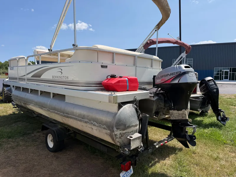 Slide: The Image of Bennington 185L Pontoon 2004 - 2