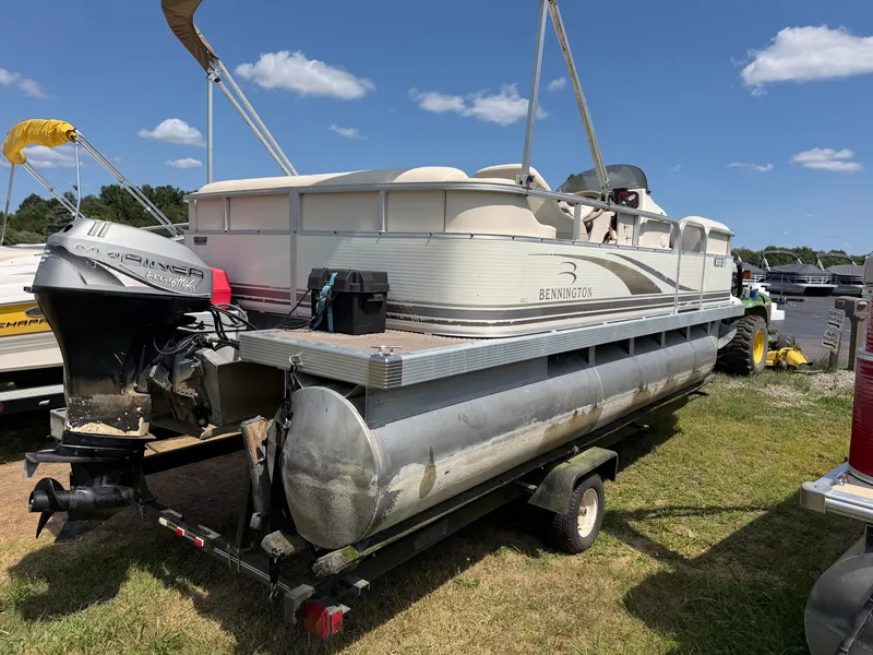 Slide: The Image of Bennington 185L Pontoon 2004 - 3