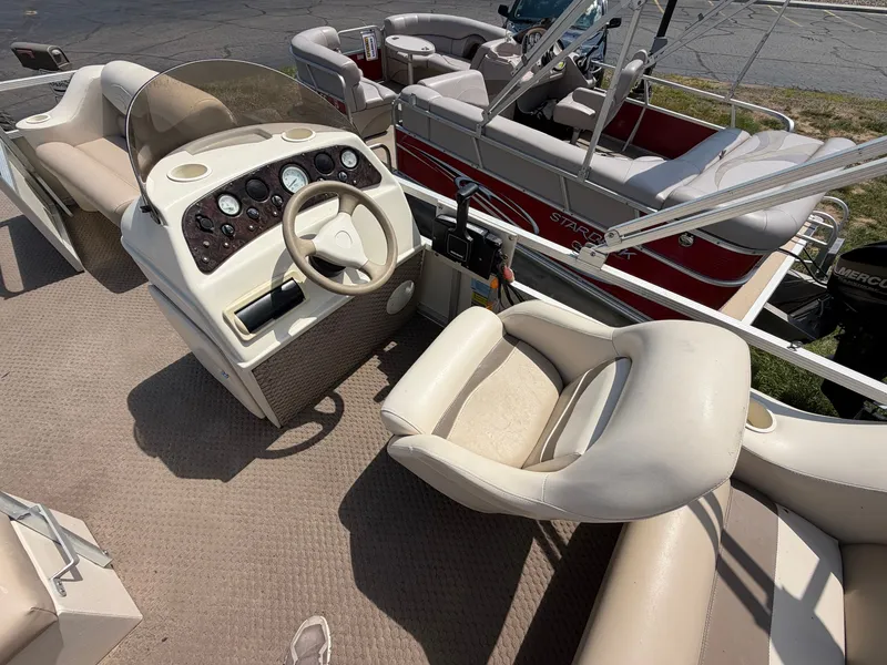Slide: The Image of Bennington 185L Pontoon 2004 - 6