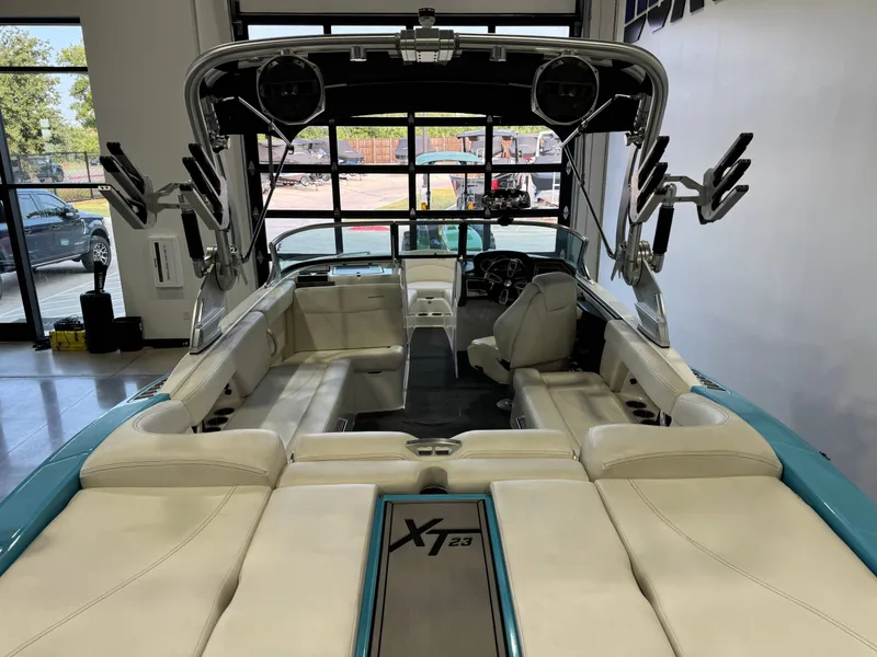 Slide: The Image of MasterCraft XT23 2019 - 9