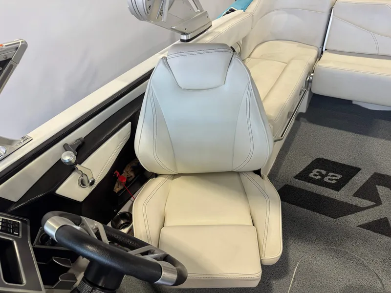 Slide: The Image of MasterCraft XT23 2019 - 20