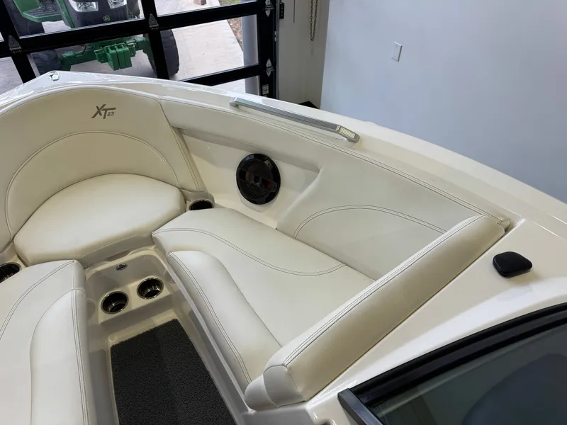 Slide: The Image of MasterCraft XT23 2019 - 17