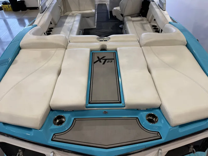 Slide: The Image of MasterCraft XT23 2019 - 10