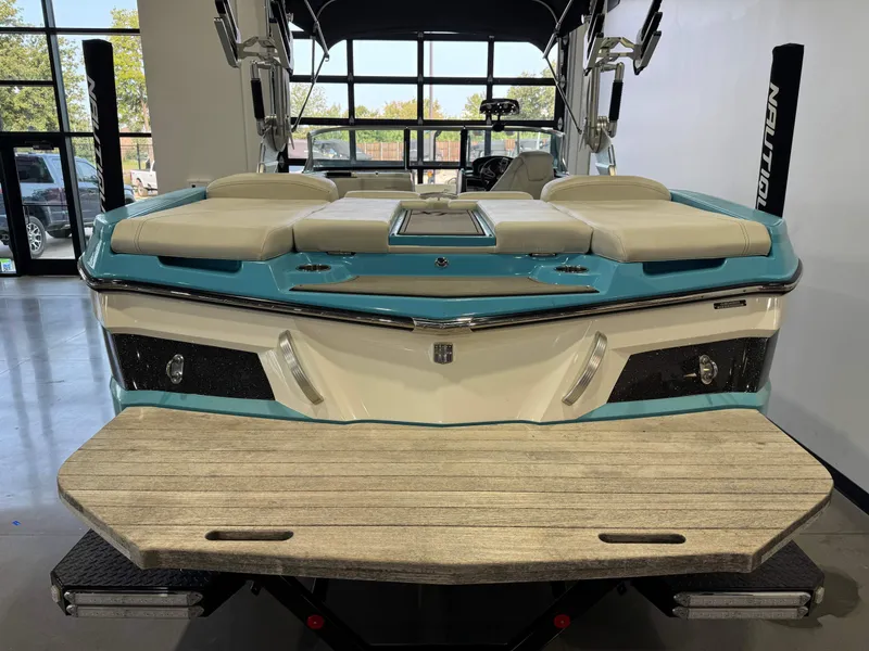 Slide: The Image of MasterCraft XT23 2019 - 8