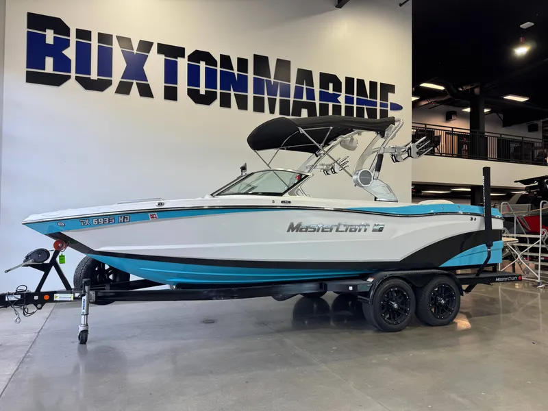 Slide: The Image of MasterCraft XT23 2019 - 3