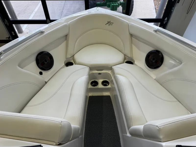 Slide: The Image of MasterCraft XT23 2019 - 16