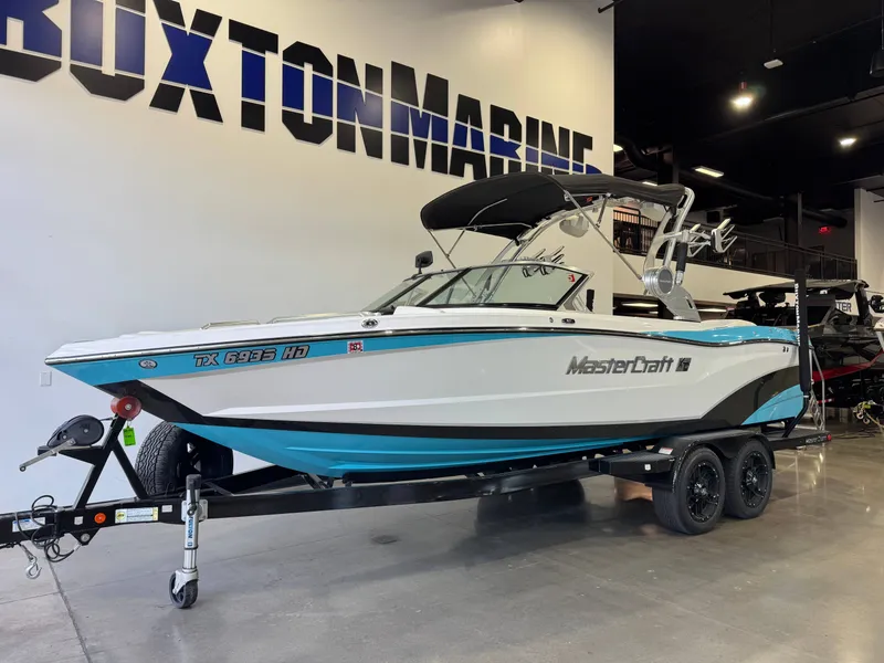 Slide: The Image of MasterCraft XT23 2019 - 2