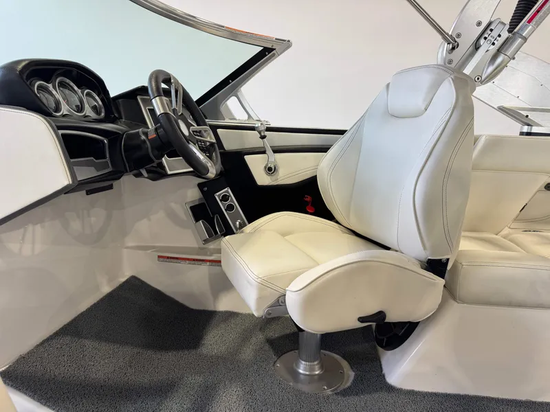 Slide: The Image of MasterCraft XT23 2019 - 22