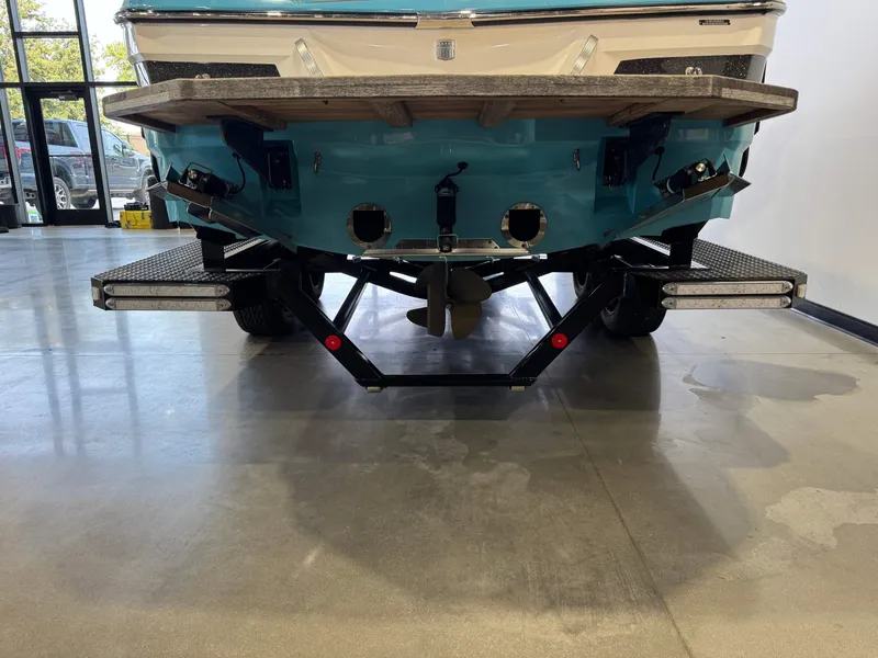 Slide: The Image of MasterCraft XT23 2019 - 7