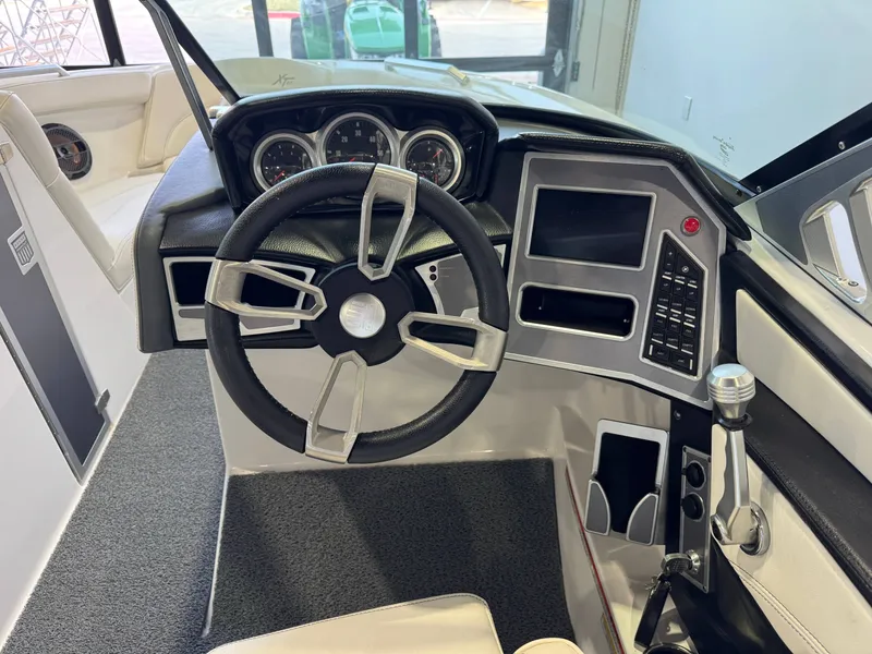 Slide: The Image of MasterCraft XT23 2019 - 25