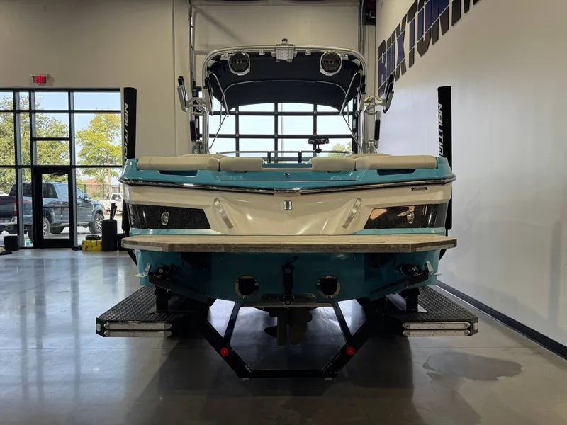 Slide: The Image of MasterCraft XT23 2019 - 6