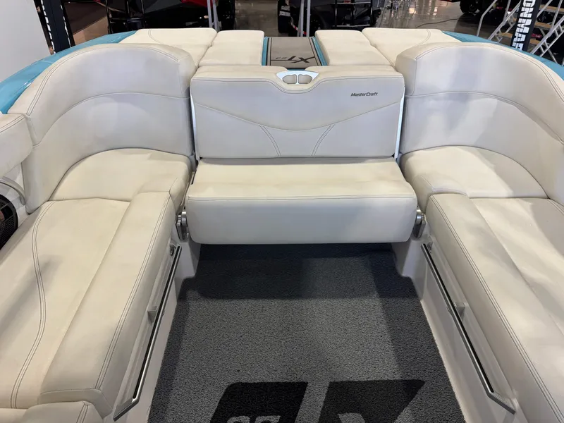 Slide: The Image of MasterCraft XT23 2019 - 26