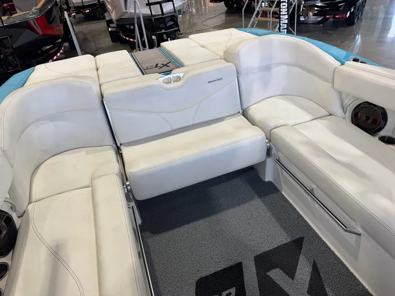 Slide: The Image of MasterCraft XT23 2019 - 15