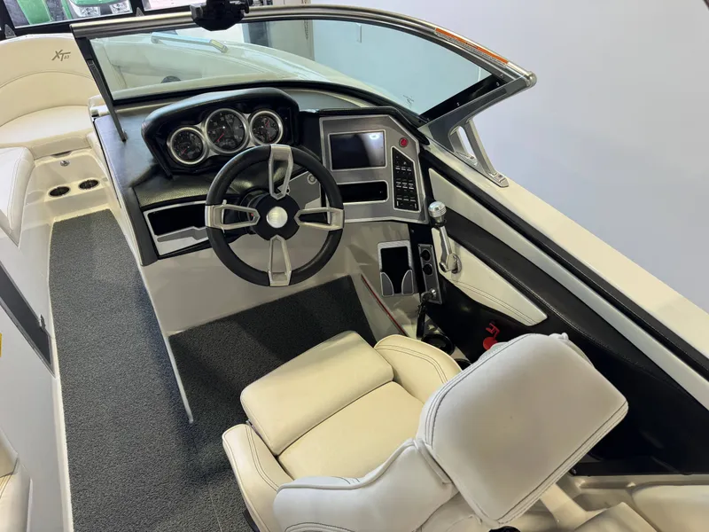 Slide: The Image of MasterCraft XT23 2019 - 24