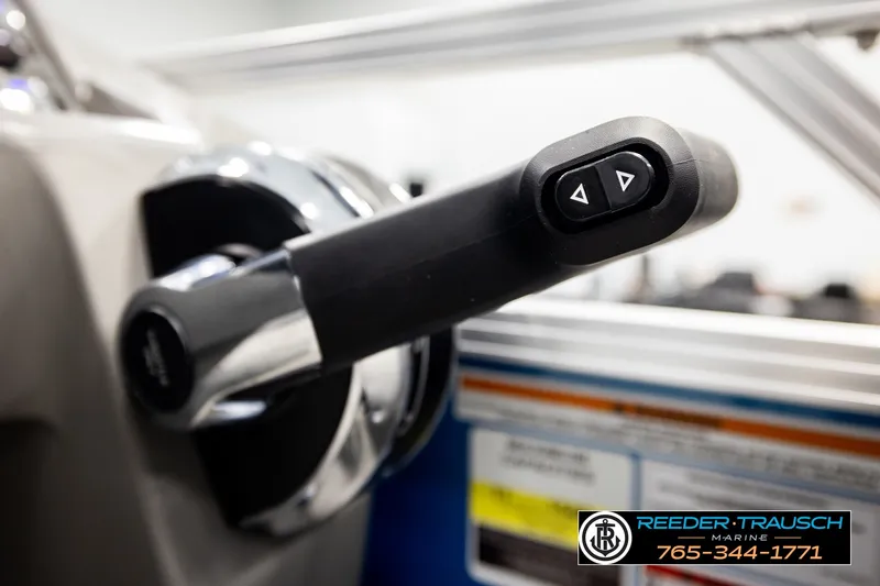 Slide: The Image of Close-up of Avalon VEN85 RF 2026 boat throttle control with Reeder Trausch Marine branding. - 40