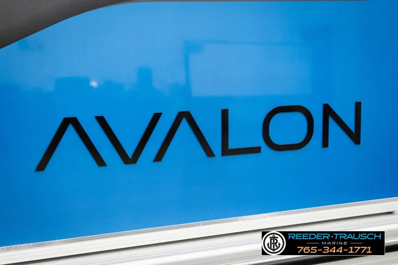 Slide: The Image of Avalon VEN85 RF 2026 model logo on blue background, Reeder Trausch Marine branding. - 49