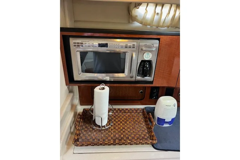 Slide: The Image of Küchenzeile in einer 2005 Sea Ray Sundancer 320 Yacht. - 14