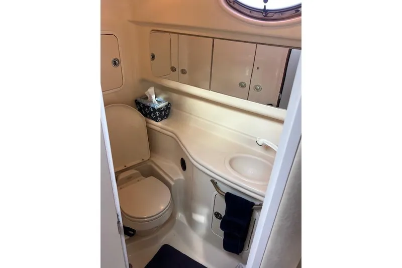 Slide: The Image of Bagno dello yacht Sea Ray Sundancer 320 del 2005. - 16