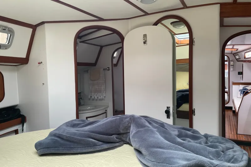Slide: The Image of Interior of a 1989 Hylas 44 yacht, featuring cozy cabin and modern amenities. - 32