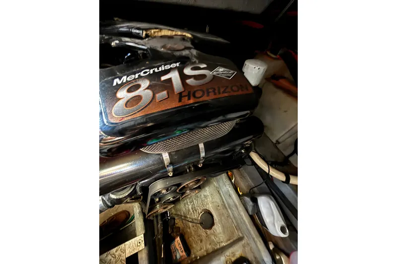 Slide: The Image of MerCruiser 8.1S Horizon engine in 2001 Sea Ray 340 Amberjack boat. - 17