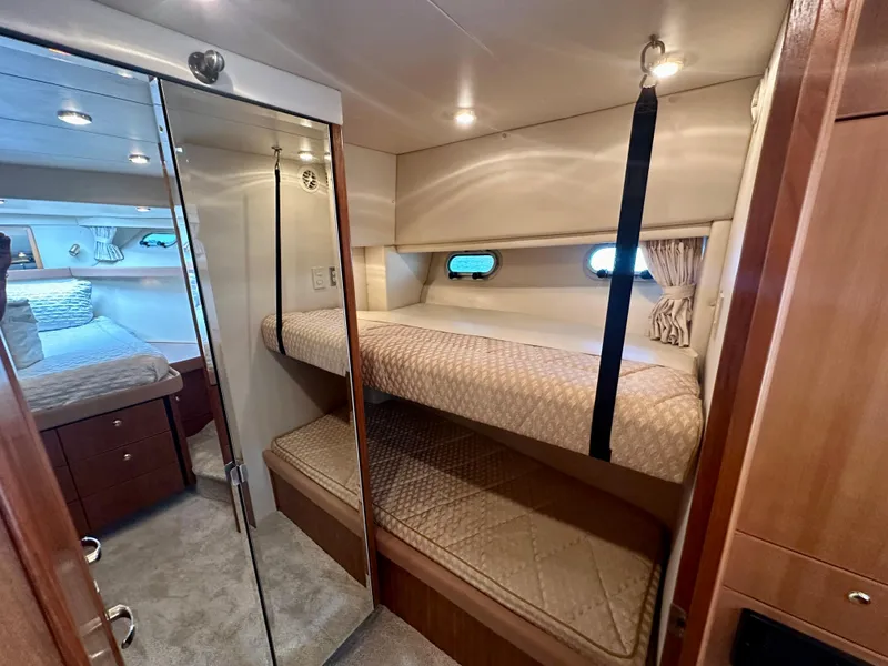 Slide: The Image of Bayliner 4788 Pilot House Motoryacht 1999 - 50