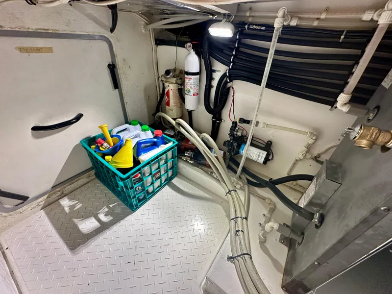 Slide: The Image of Bayliner 4788 Pilot House Motoryacht 1999 - 71