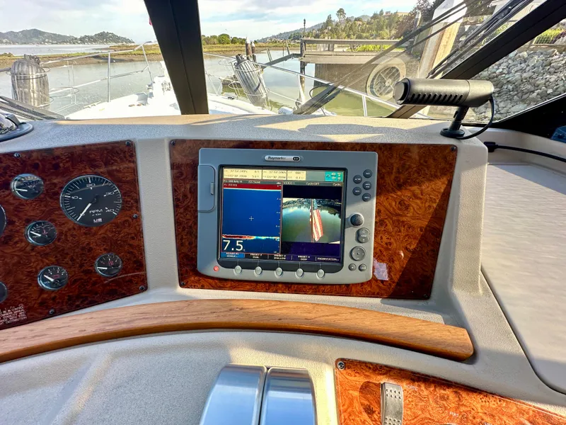 Slide: The Image of Bayliner 4788 Pilot House Motoryacht 1999 - 52