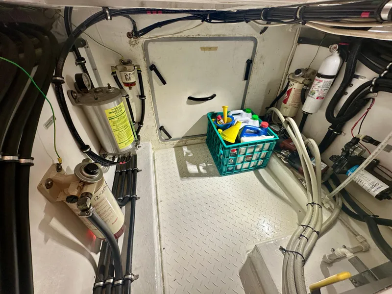 Slide: The Image of Bayliner 4788 Pilot House Motoryacht 1999 - 69
