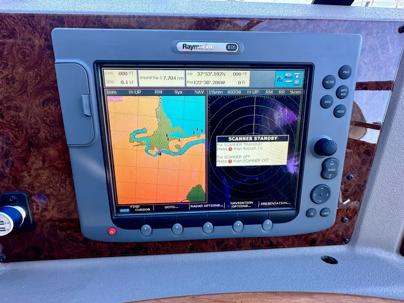 Slide: The Image of Bayliner 4788 Pilot House Motoryacht 1999 - 54