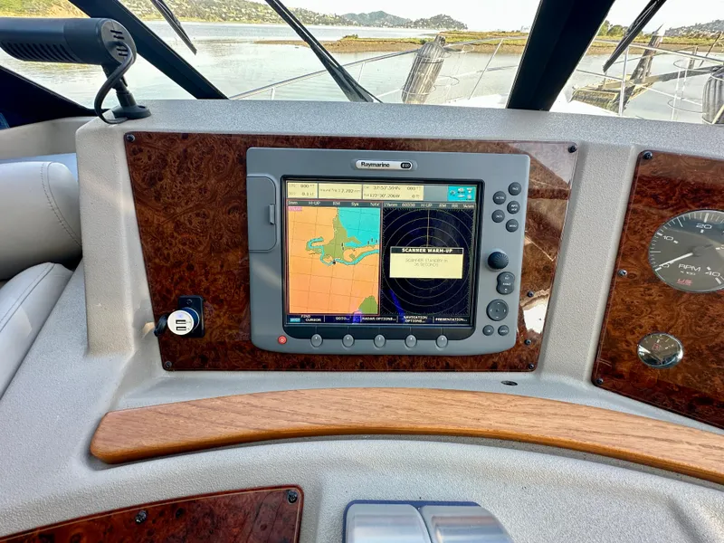 Slide: The Image of Bayliner 4788 Pilot House Motoryacht 1999 - 53