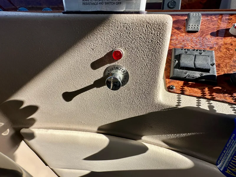 Slide: The Image of Bayliner 4788 Pilot House Motoryacht 1999 - 56