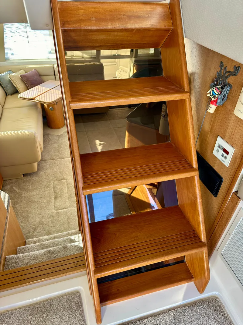Slide: The Image of Bayliner 4788 Pilot House Motoryacht 1999 - 59