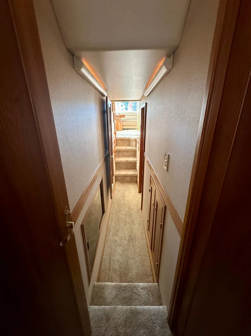 Slide: The Image of Bayliner 4788 Pilot House Motoryacht 1999 - 51